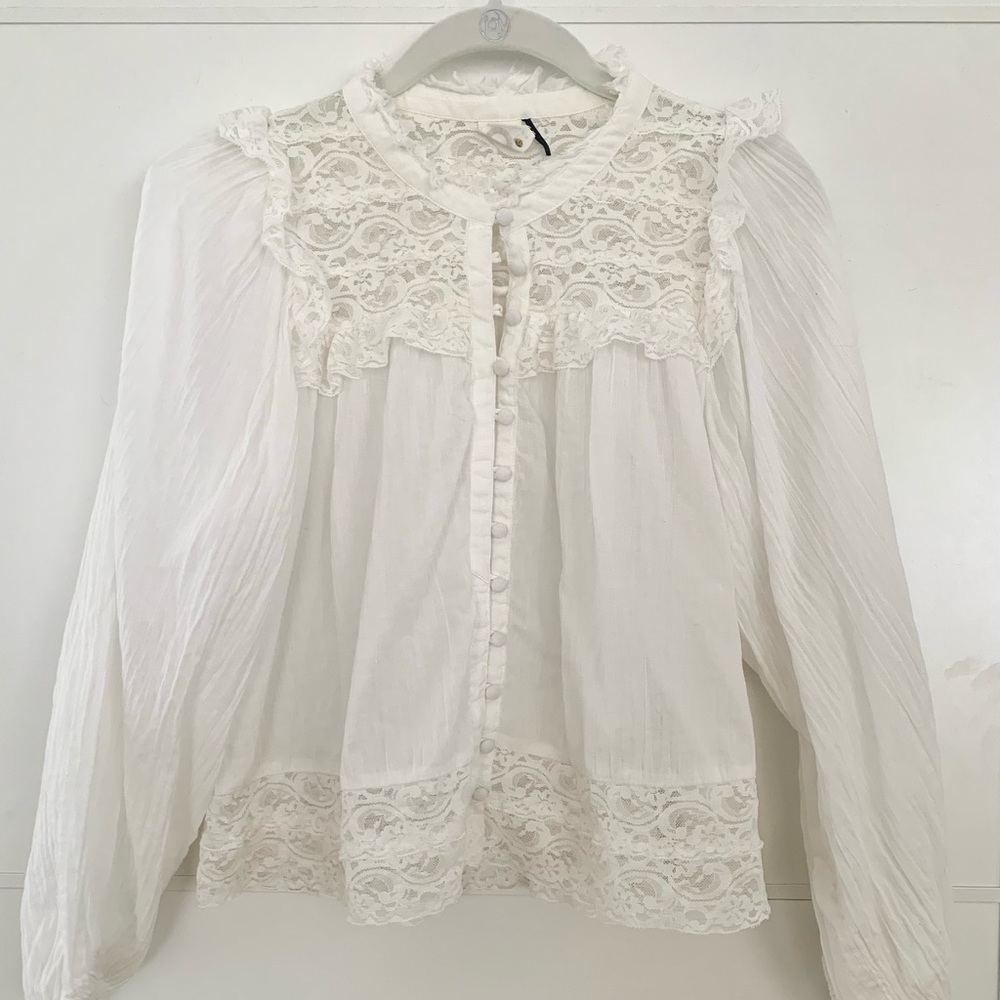 Sweet gauzy shirt from Anthropologie. Size 4. Boxy and loose fit.